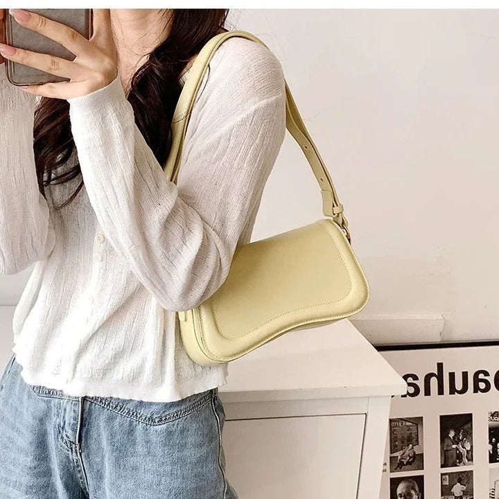 Torebka na ramię Cadence Wavy Flap z wegańskiej skóry