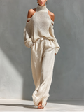 Thalia - Beżowy sweter off-shoulder z golfem i szerokie spodnie
