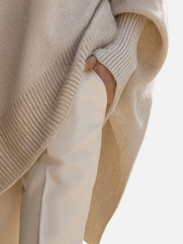 Anne | Miękki, oversize'owy poncho-pulower z dzianiny