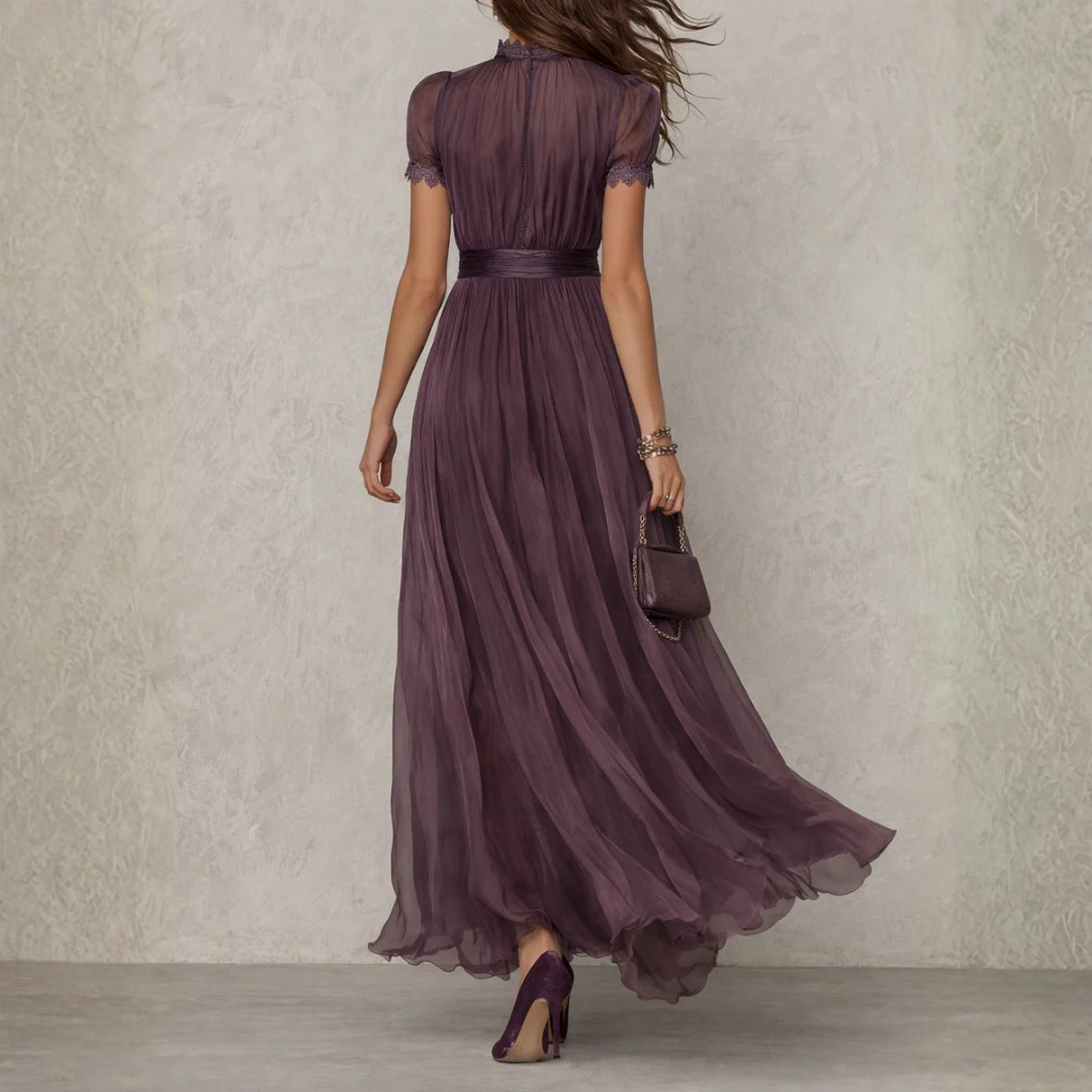 Celeste | Elegancka sukienka maxi z koronkowym wykończeniem