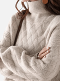 Anne | Sweter z miękkiej strukturalnej dzianiny z golfem