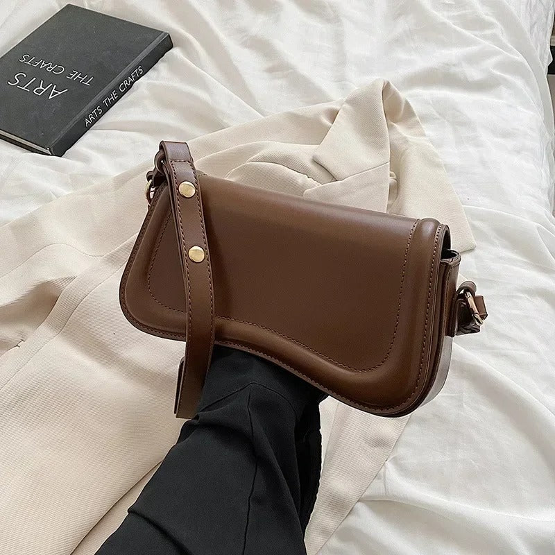 Torebka na ramię Cadence Wavy Flap z wegańskiej skóry