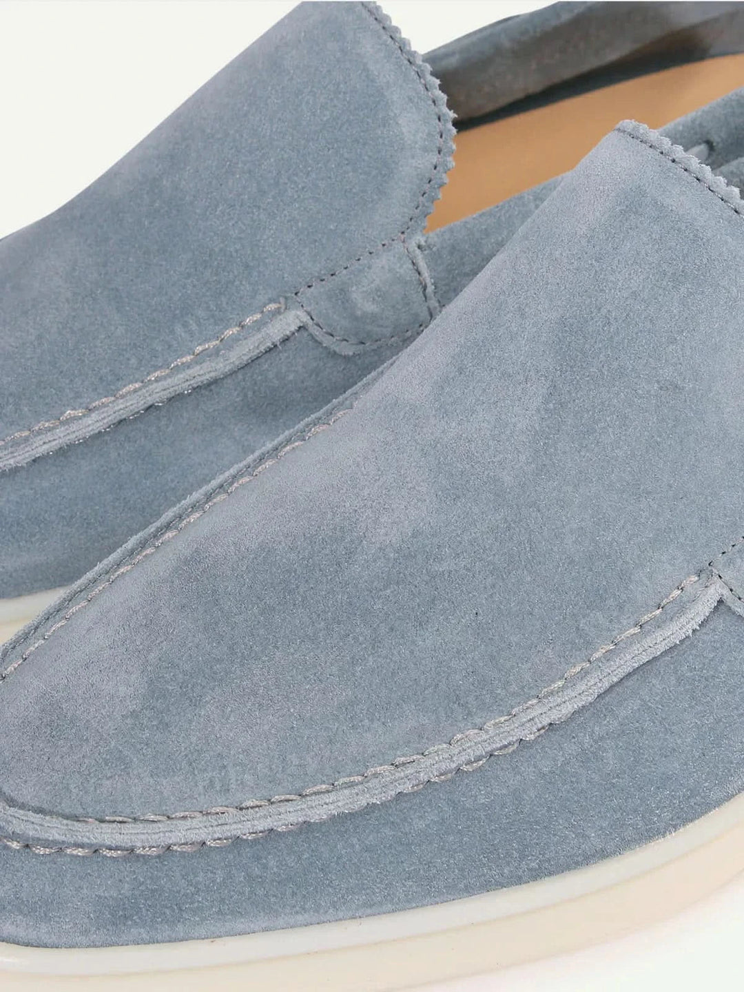 Klasyczne zamszowe mokasyny w kolorze baby blue