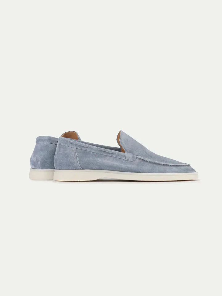 Klasyczne zamszowe mokasyny w kolorze baby blue
